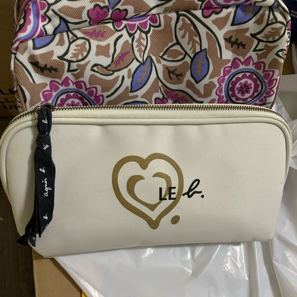 Two functional makeup bags Estee Lauder and Agnes b. - Picture 2 of 3